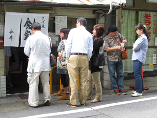 今井食堂の行列